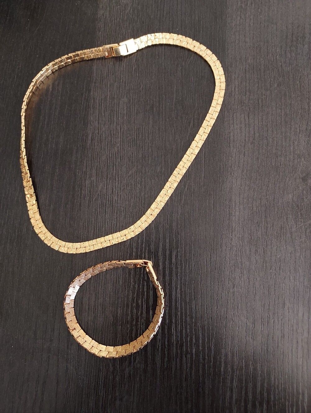 Gold-Tone Women's Chain Necklace And Bracelet Set - Sleek Linked Design